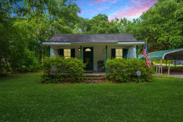 145 Ravenell Dr, Saint Stephen, SC 29479