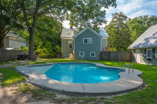 Summerville, SC 29483,406 S Gum St