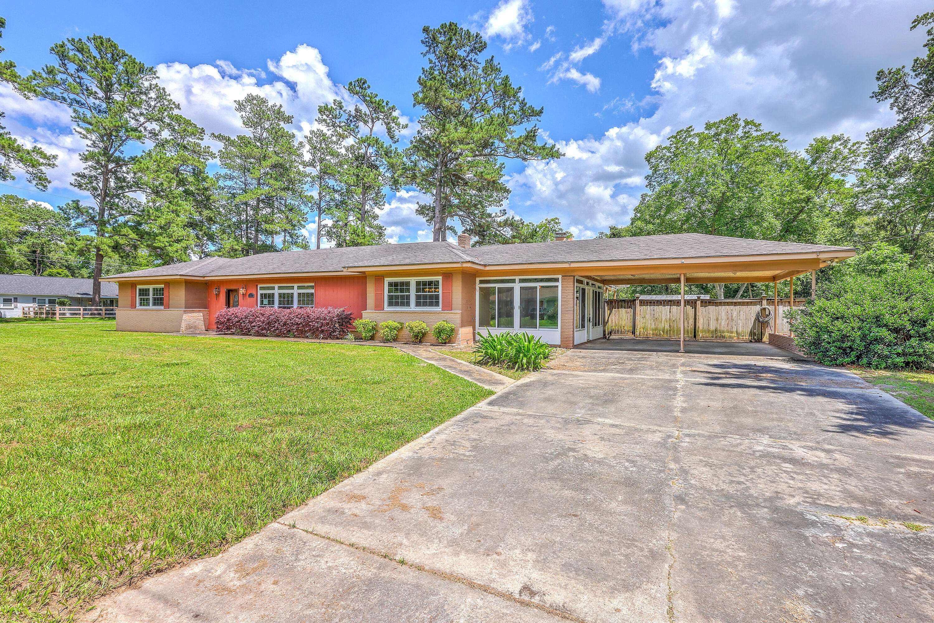 Holly Hill, SC 29059,1117 Harvey St