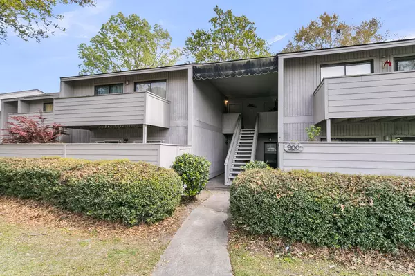 902 Greenmeadow Dr, Goose Creek, SC 29445