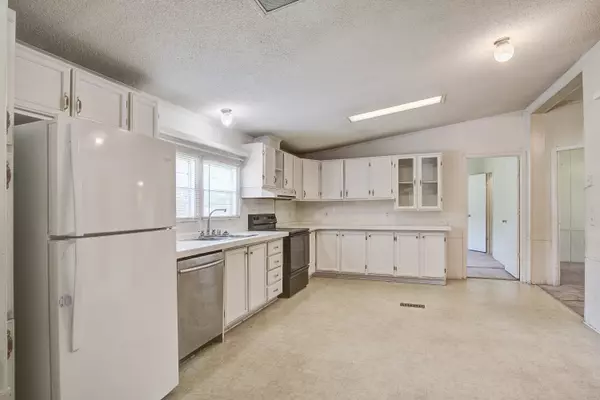 Bonneau, SC 29431,663 Barn Rd