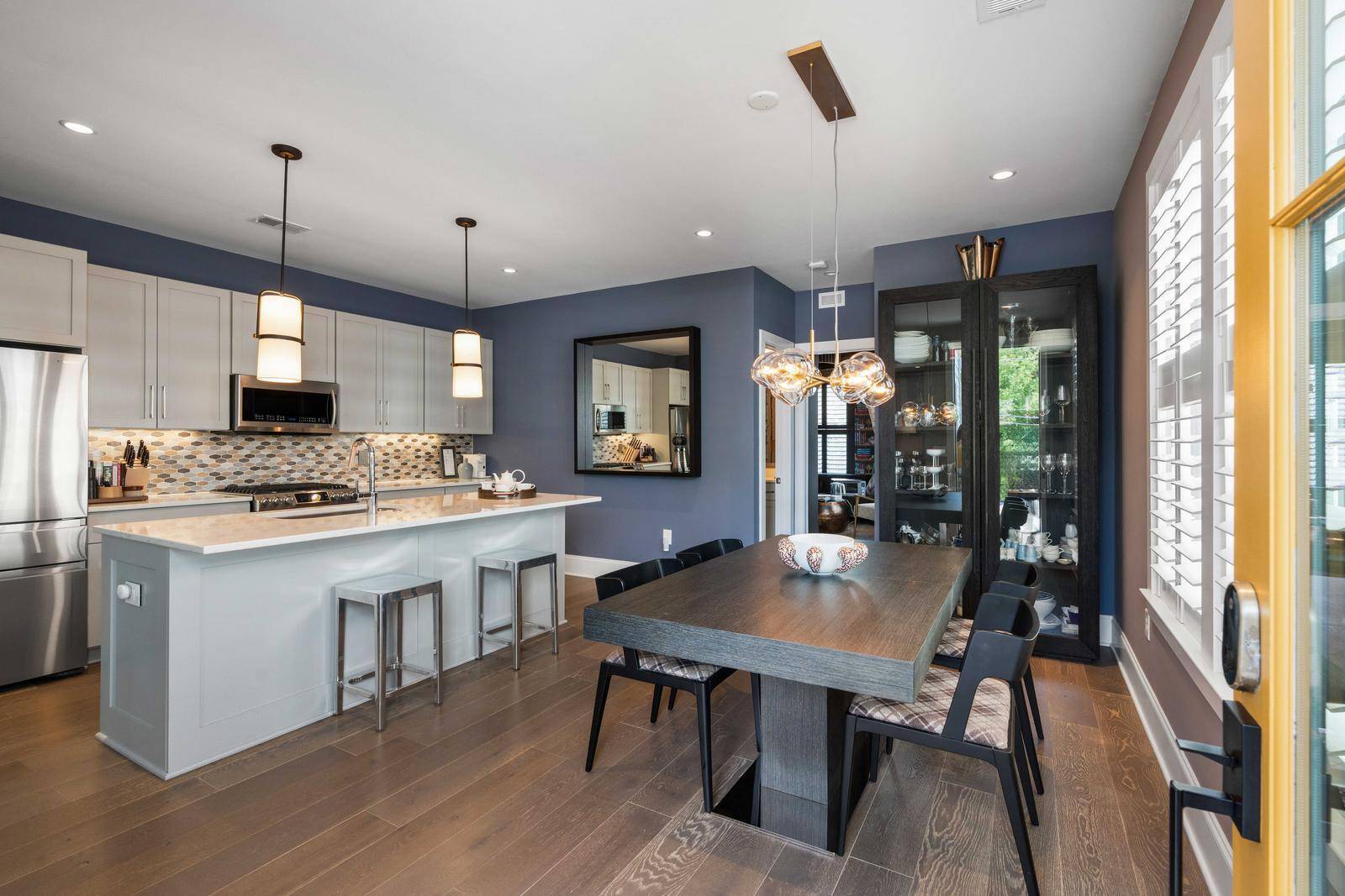 Charleston, SC 29403,211 Line St