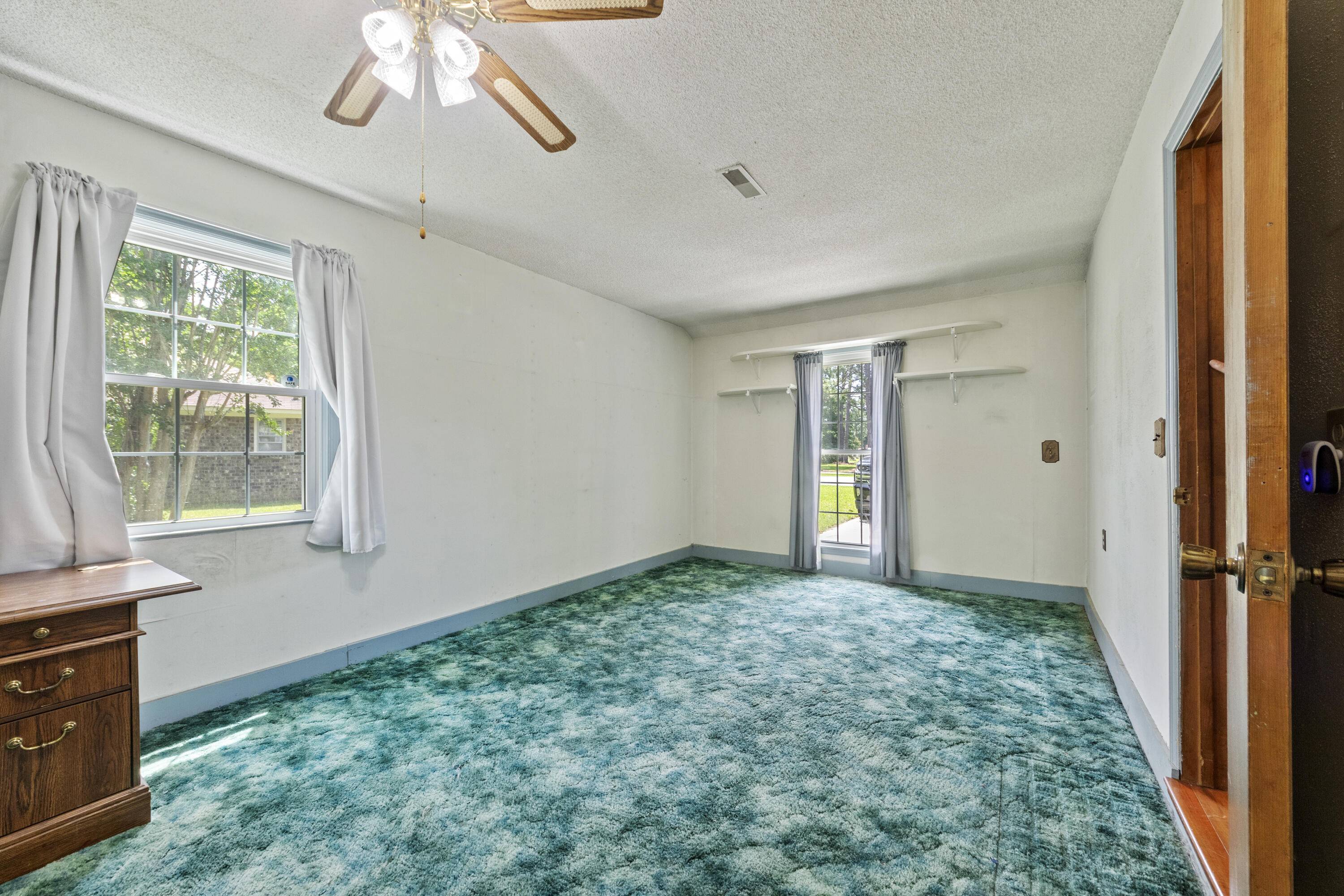 Summerville, SC 29486,604 Longstreet St