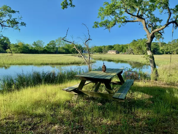 Wadmalaw Island, SC 29487,6613 Bloody Point Rd