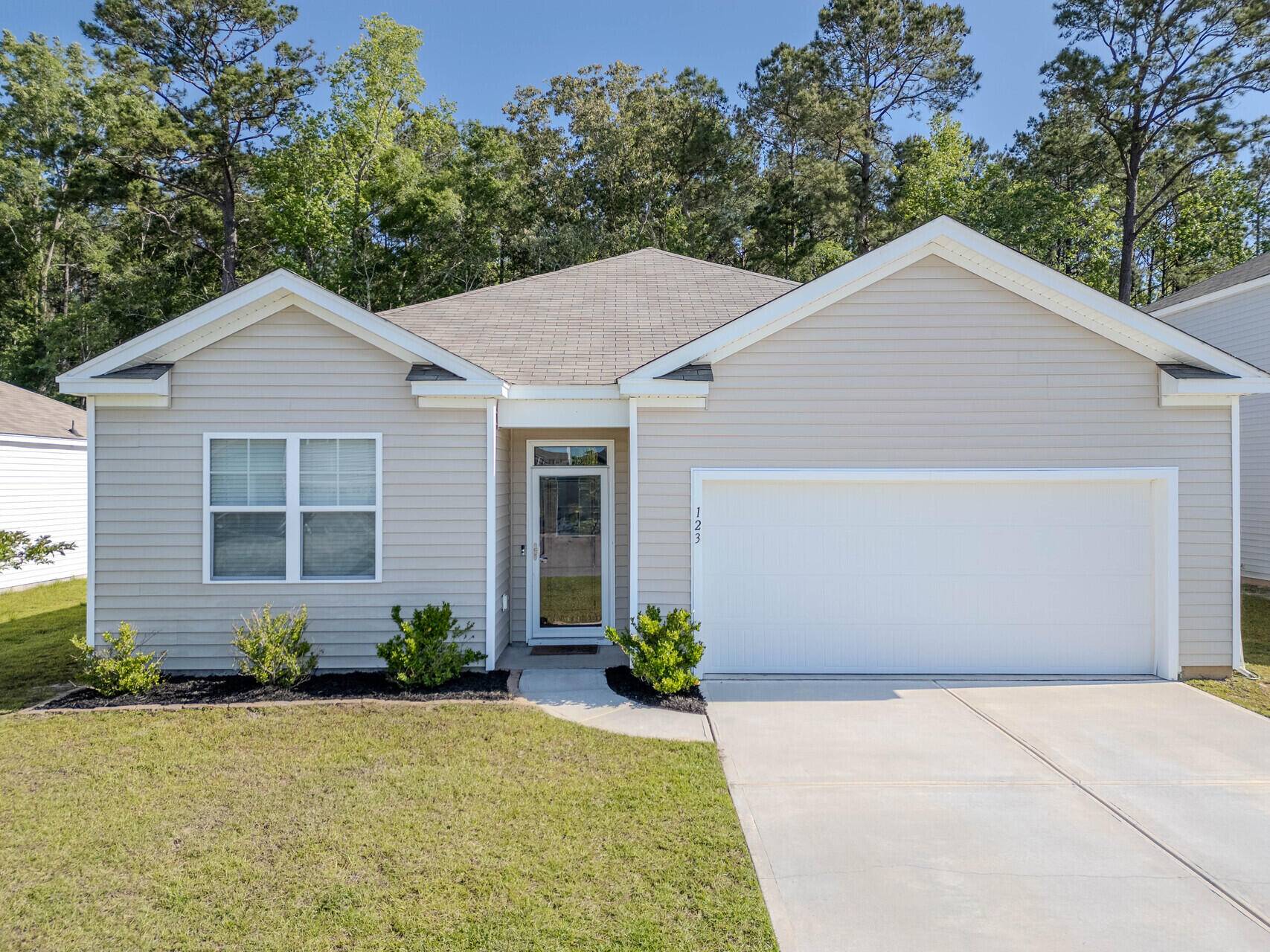 123 Lagoona Dr, Summerville, SC 29483