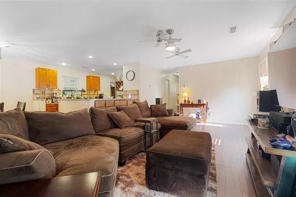 Summerville, SC 29483,214 E Edgefield Dr