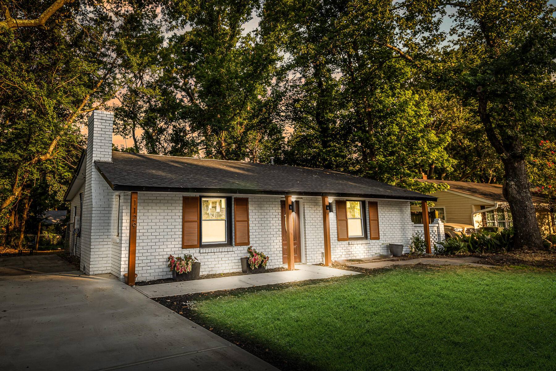 1129 Dickson Ave, Hanahan, SC 29410