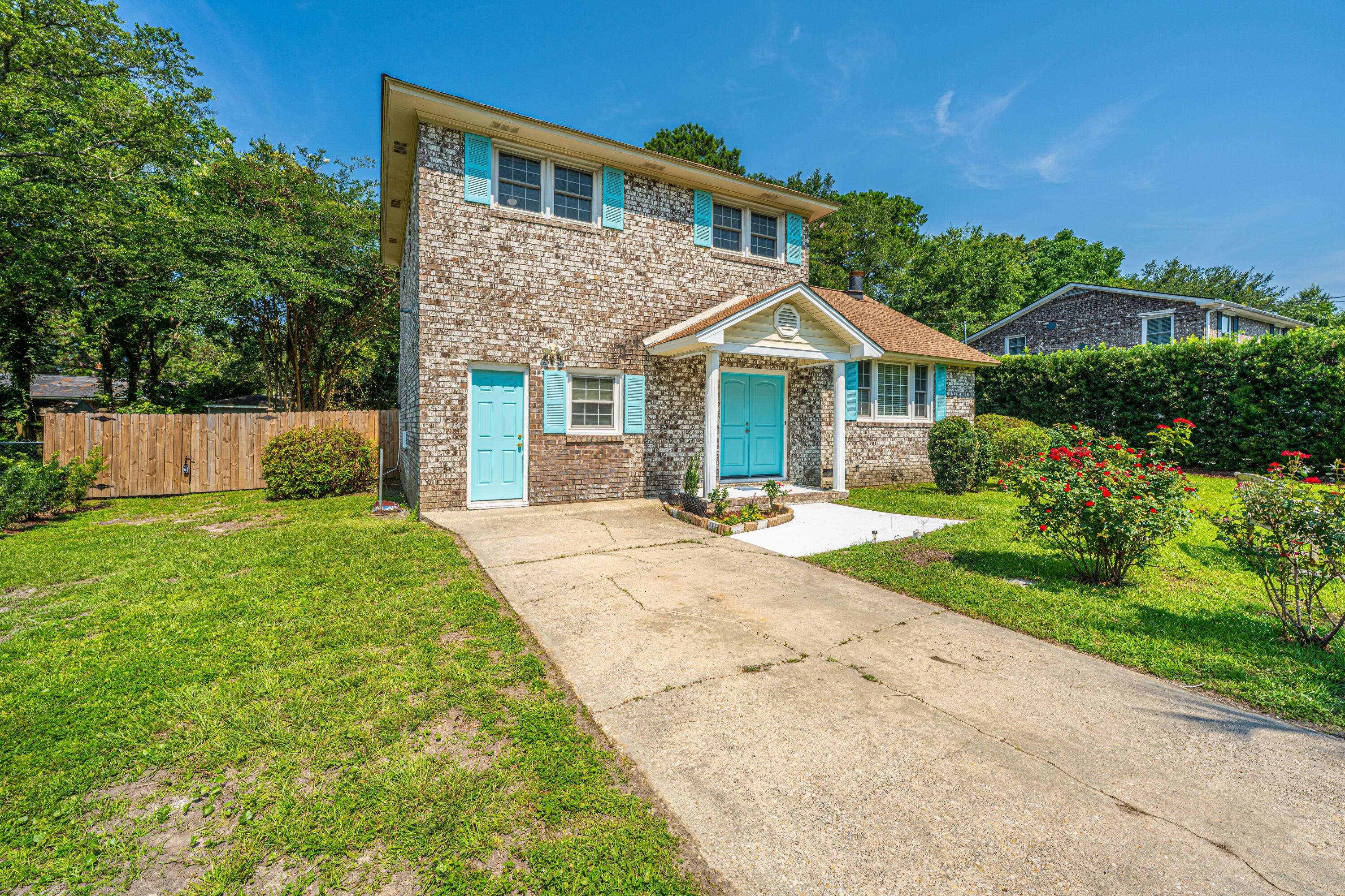 1369 Miles Dr, Charleston, SC 29407