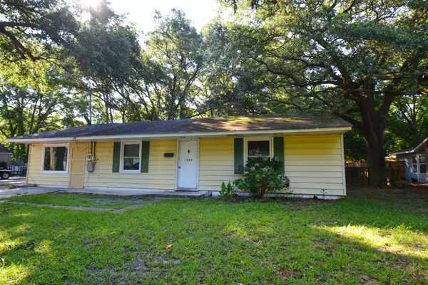 1203 Hawthorne Rd, Hanahan, SC 29410