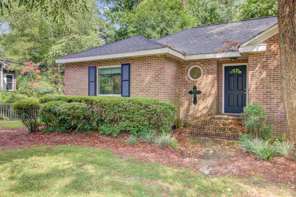 Summerville, SC 29483,917 S Main St