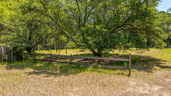 Wadmalaw Island, SC 29487,6589 Bears Bluff Rd