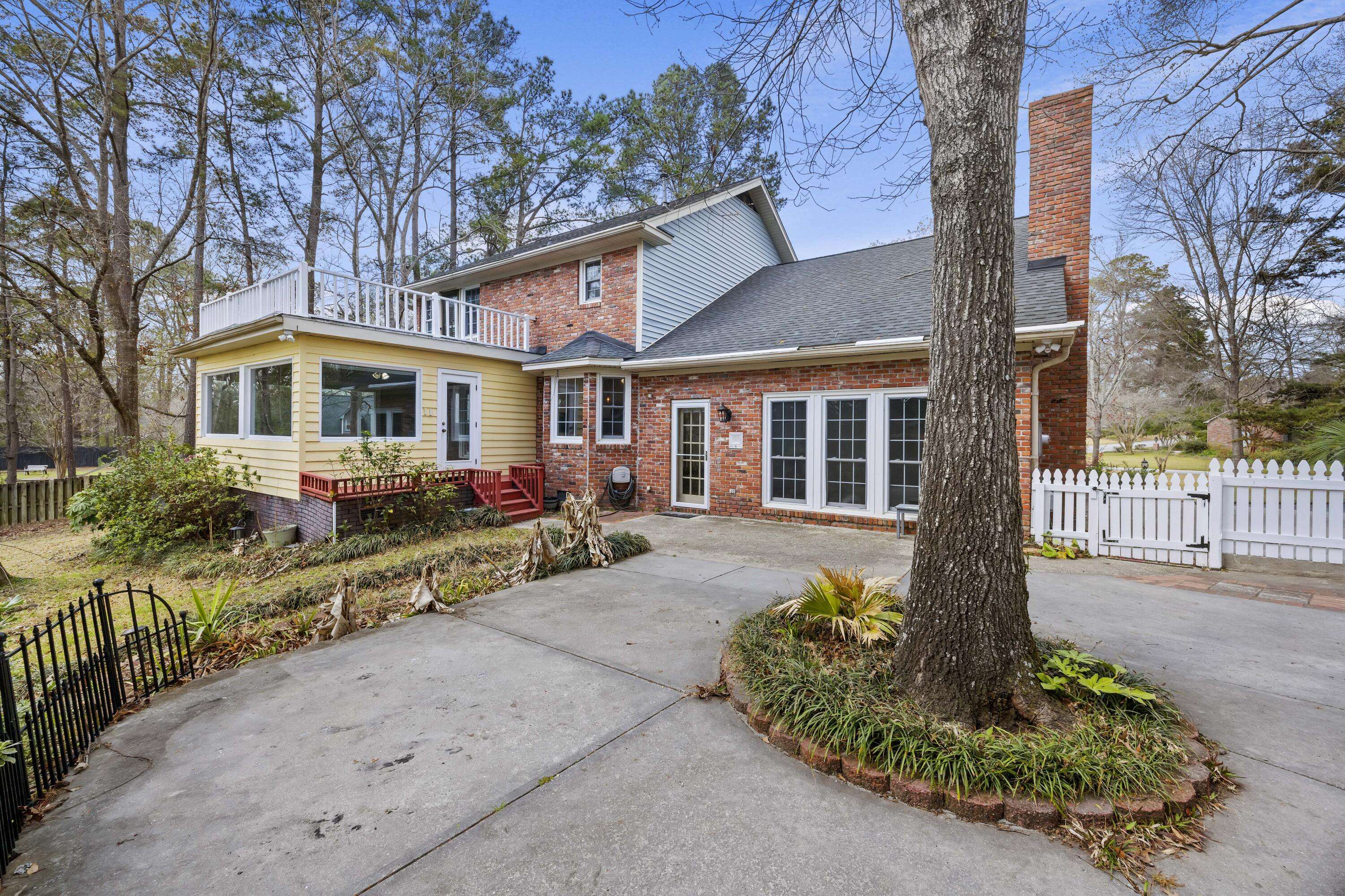 Summerville, SC 29485,100 Lakeview Dr