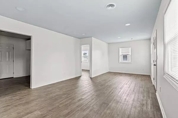 North Charleston, SC 29405,3015 Azalea Dr