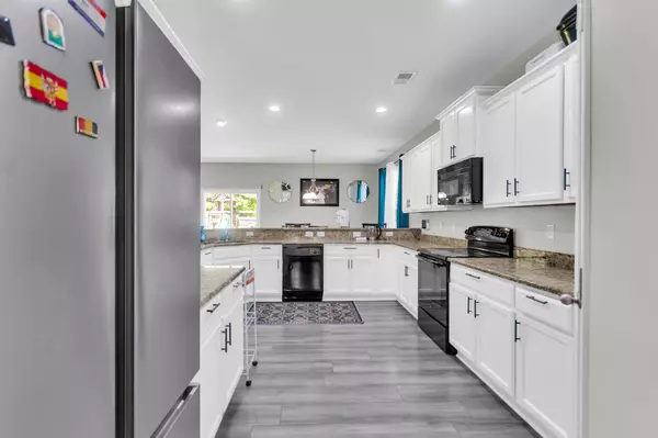 North Charleston, SC 29418,7644 High Maple Cir