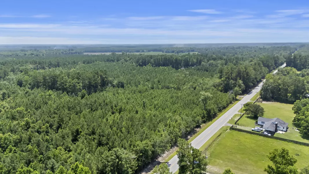 1667 Mudville Rd, Ridgeville, SC 29472