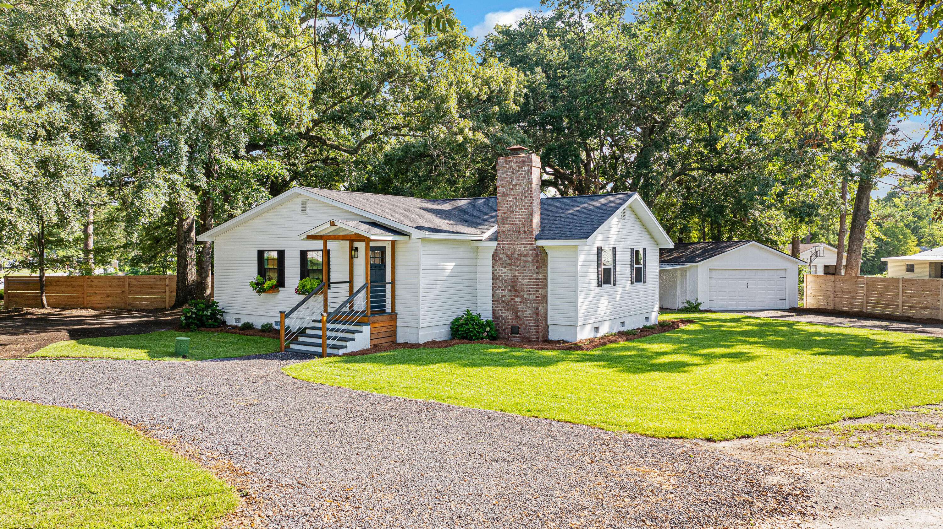 209 Bonneau St, Bonneau, SC 29431