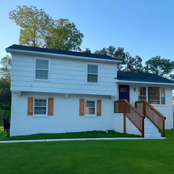 3428 Plaza Ln, North Charleston, SC 29420