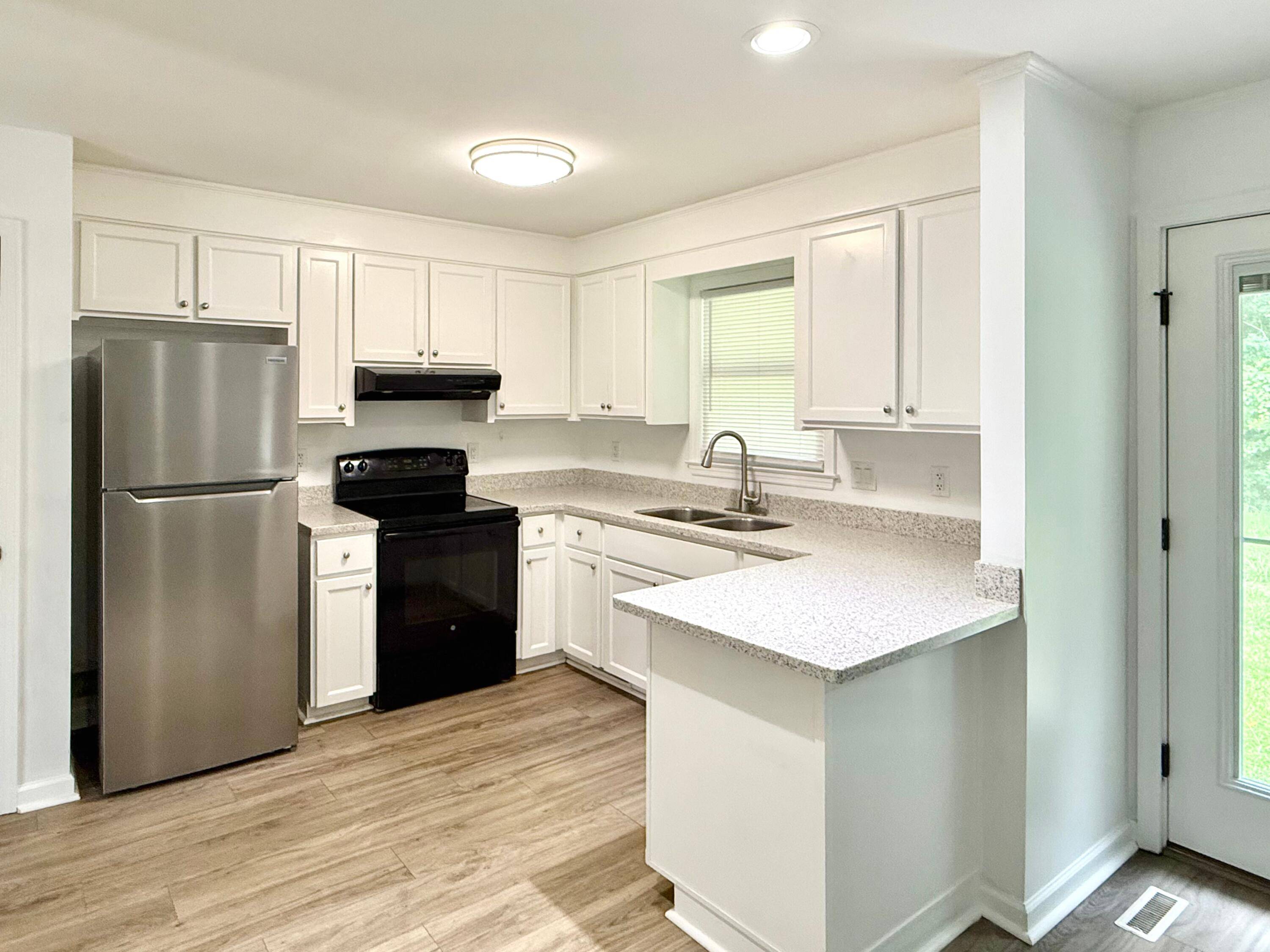Ladson, SC 29456,121 Pinewood St