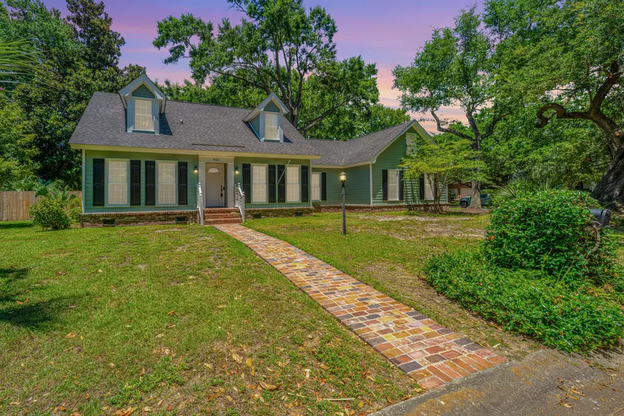 954 Harbortowne Rd, Charleston, SC 29412