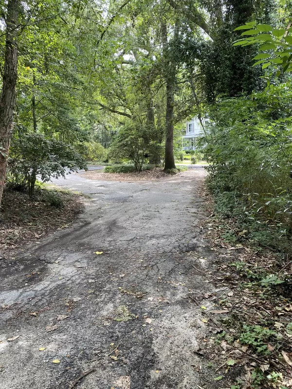 Summerville, SC 29483,523 W Carolina Ave