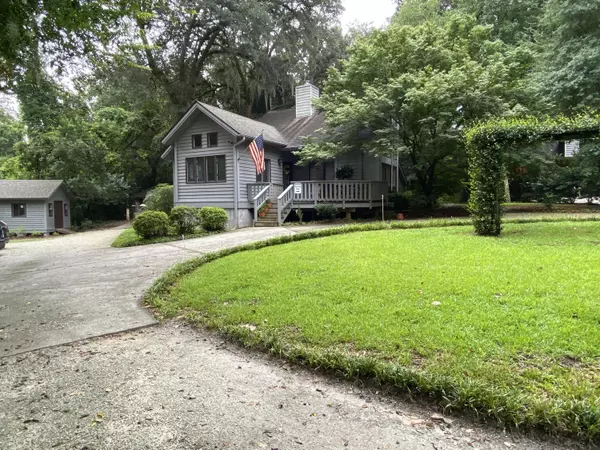 Summerville, SC 29483,523 W Carolina Ave