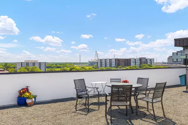 Charleston, SC 29403,1 Cool Blow St #125