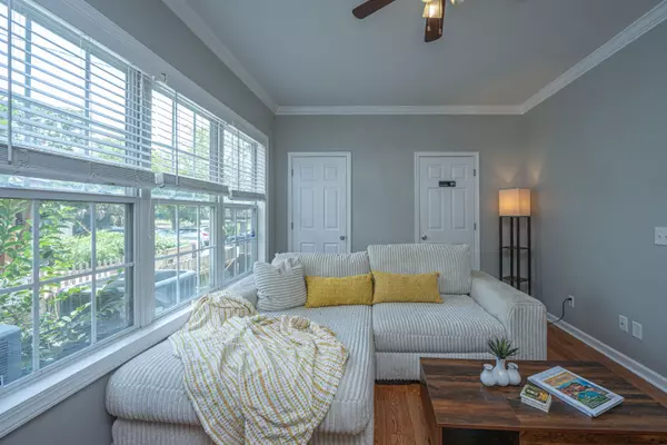 Charleston, SC 29403,118 Congress St #B