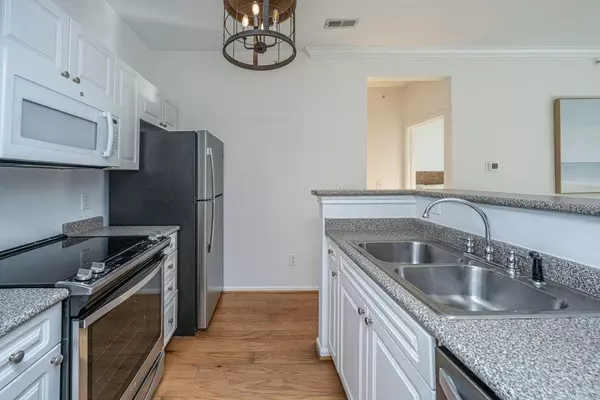 Charleston, SC 29492,130 River Landing Dr #7106