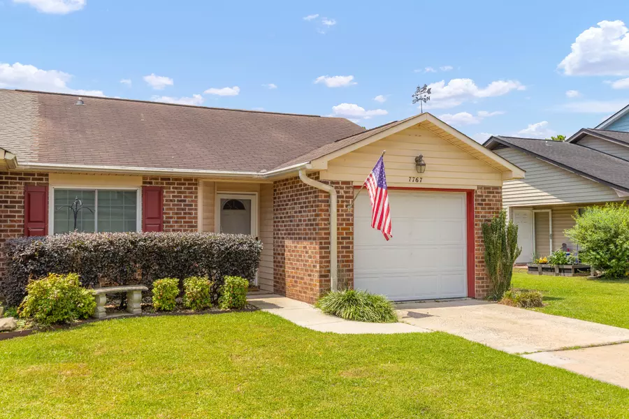 7767 Oldridge Rd, North Charleston, SC 29418