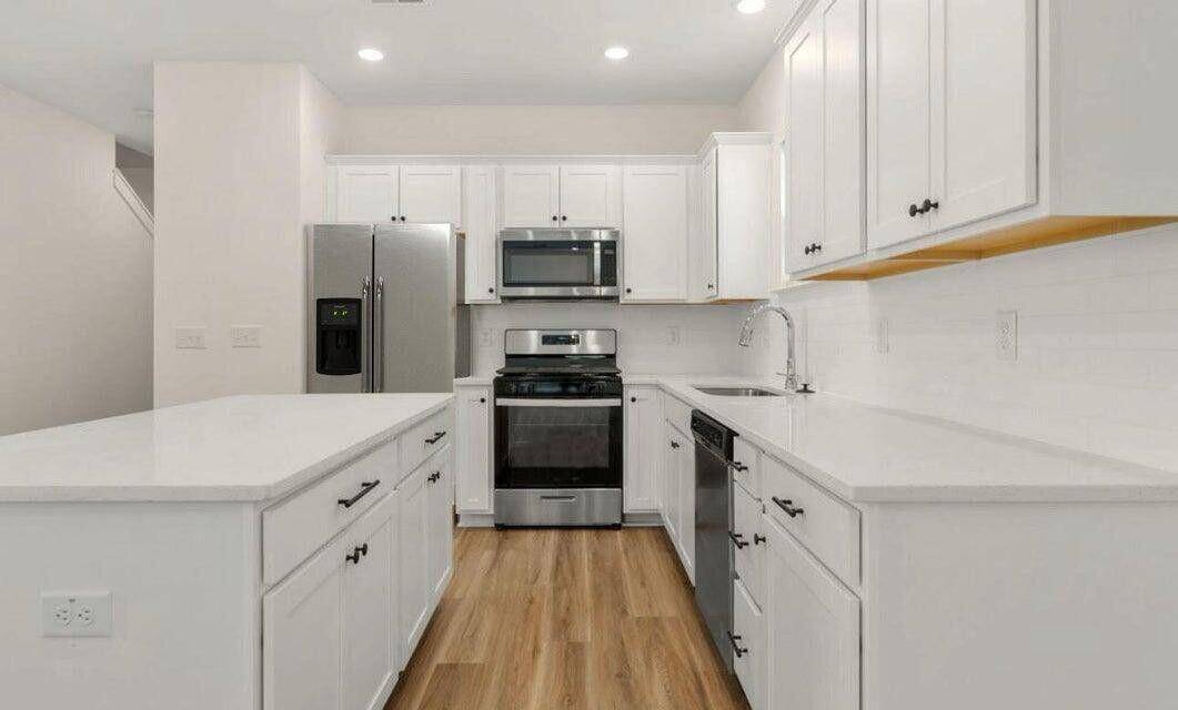 Summerville, SC 29483,604 W 2nd North St