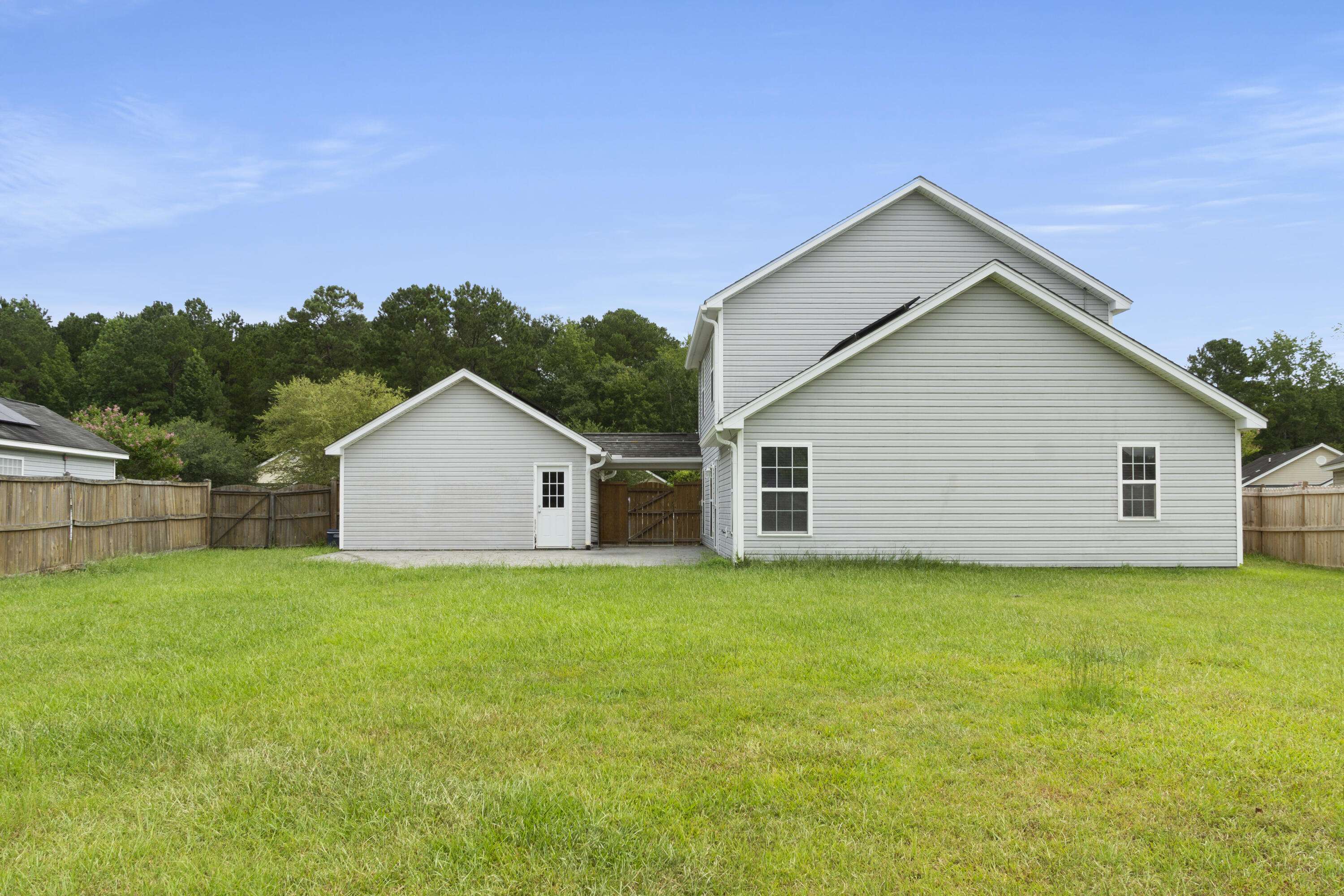 Summerville, SC 29485,304 Coosawatchie St