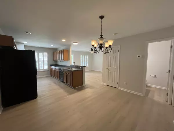 Summerville, SC 29485,4840 Oak Leaf Rd