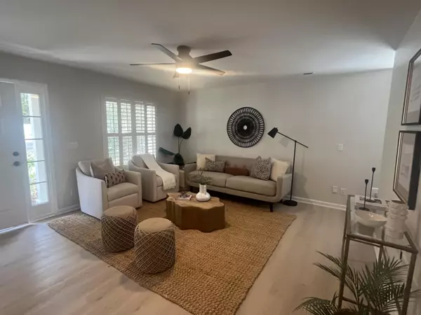 Summerville, SC 29485,4840 Oak Leaf Rd