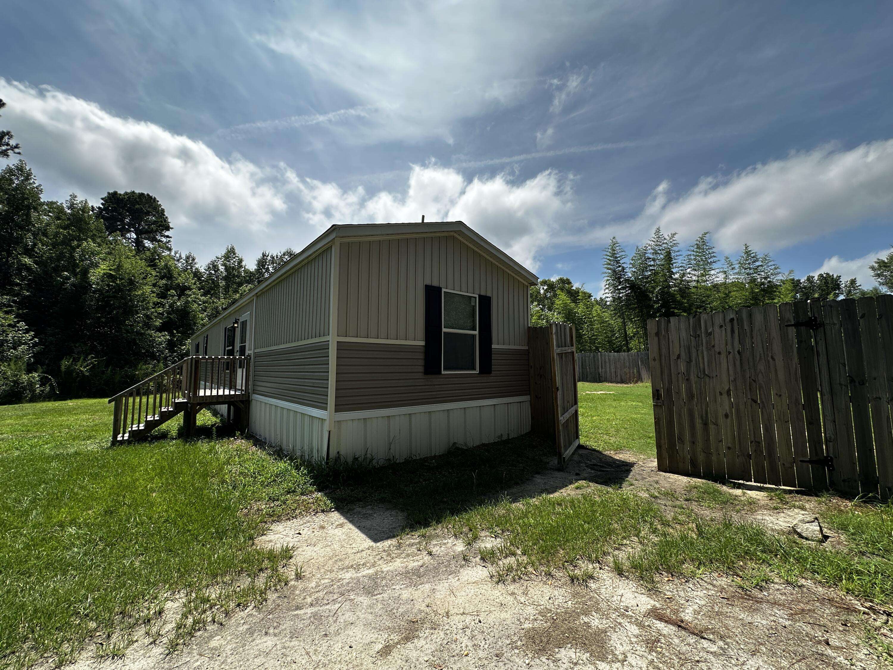 Manning, SC 29102,1106 Pontiac Dr