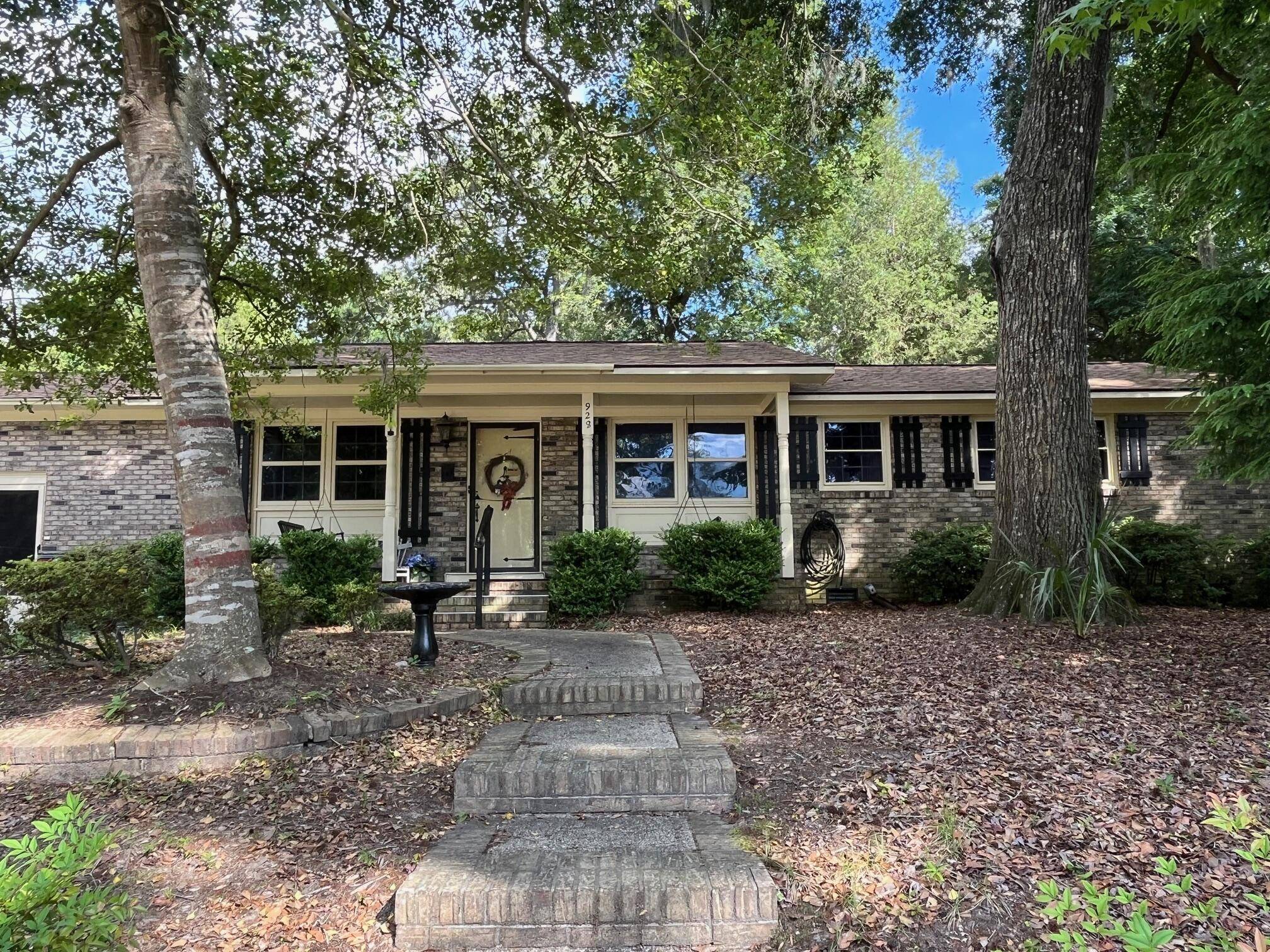 928 Spring Ct, Hanahan, SC 29410