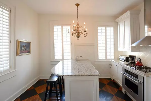 Charleston, SC 29401,61 Queen St #B