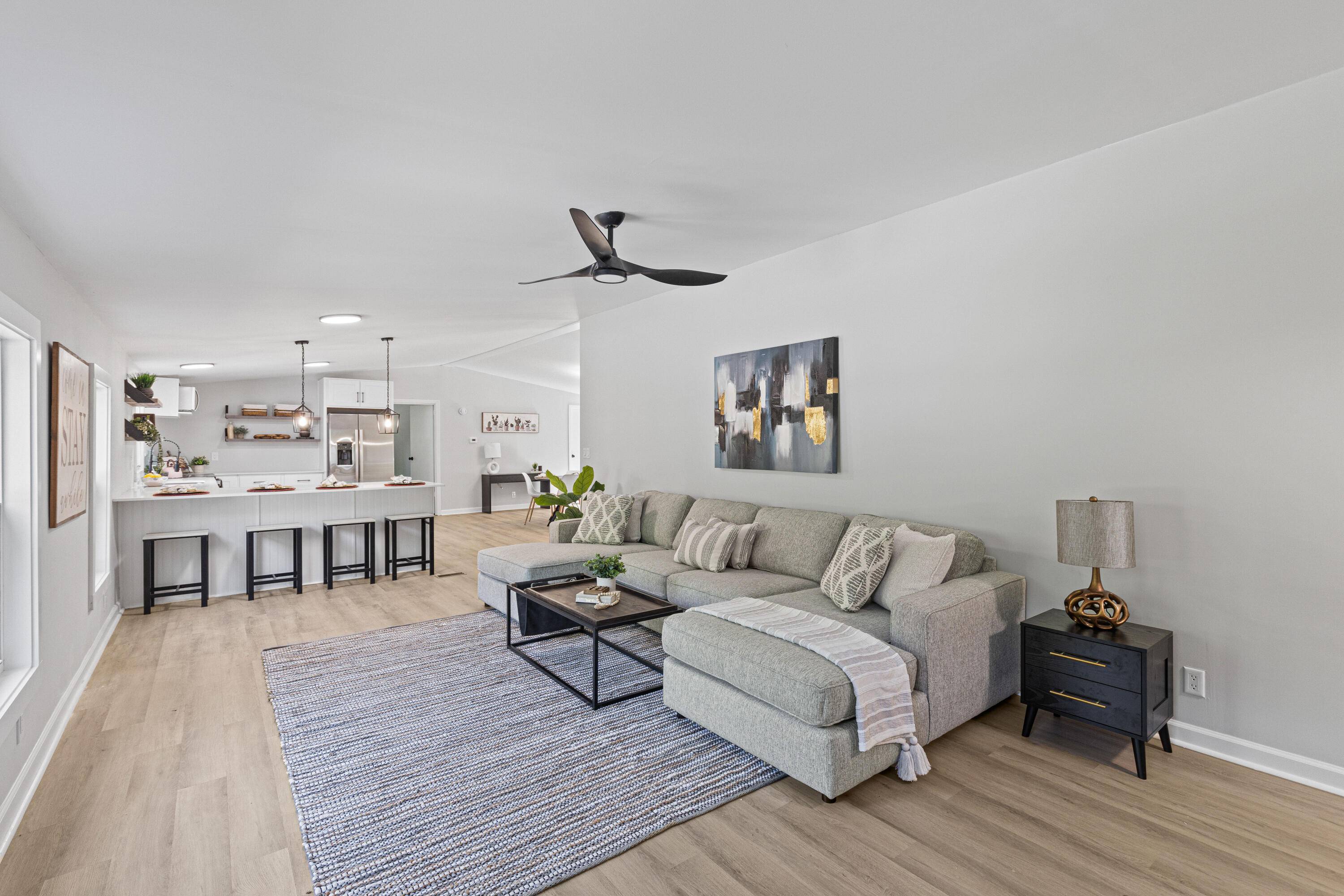 Summerville, SC 29483,328 Glen St