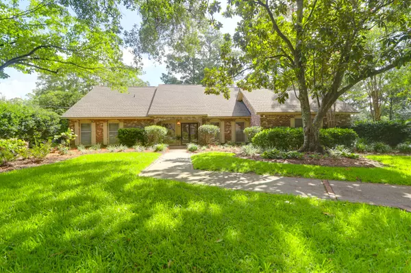 38 Sussex Rd, Charleston, SC 29407