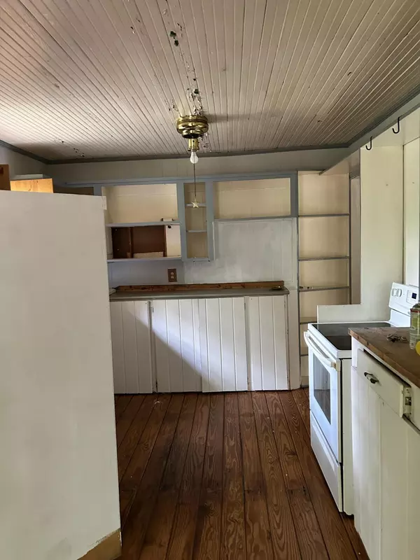 Walterboro, SC 29488,461 Smoak Rd