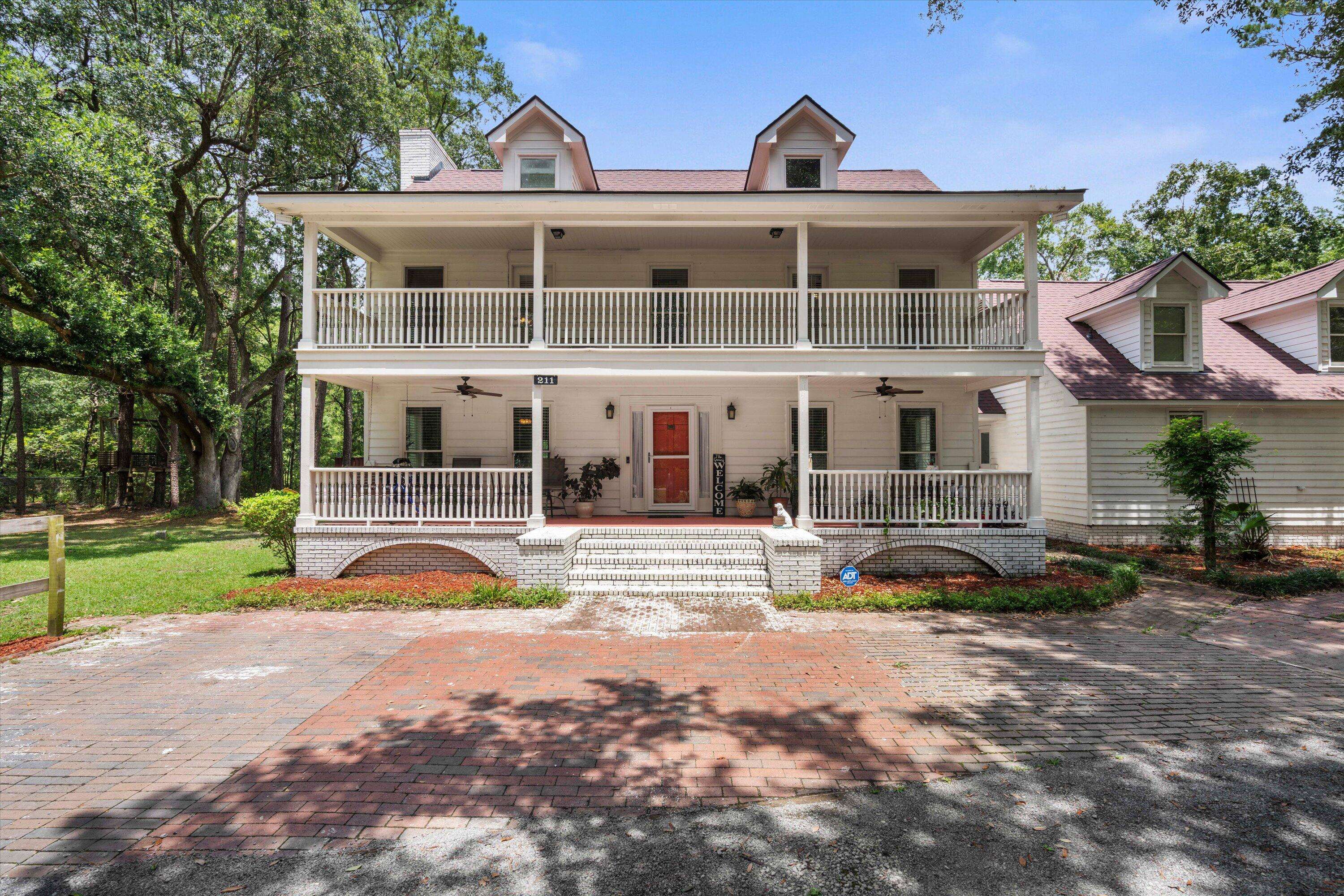 211 Knotty Pine Dr, Summerville, SC 29483