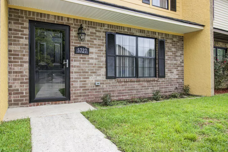 5727 Dewsbury Ln, North Charleston, SC 29418