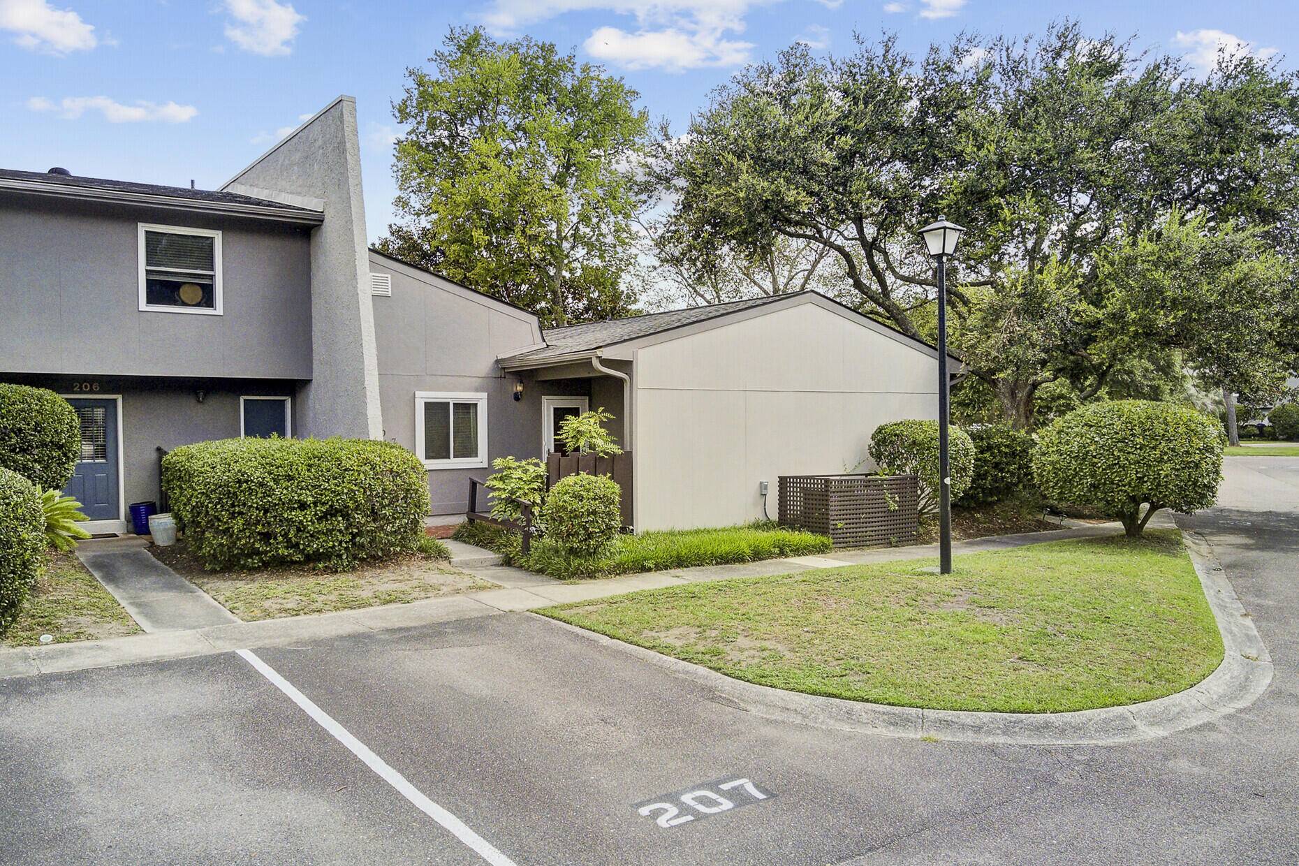 207 Ventura Pl, Mount Pleasant, SC 29464