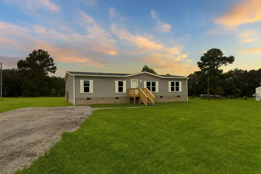 201 Grassy Ln, Bowman, SC 29018