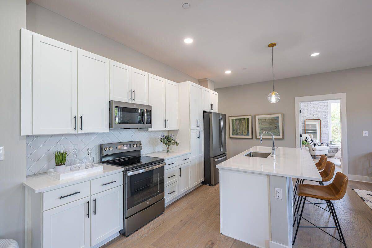 Charleston, SC 29403,70 Carolina St #201