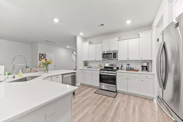 Summerville, SC 29483,128 Red Bluff St
