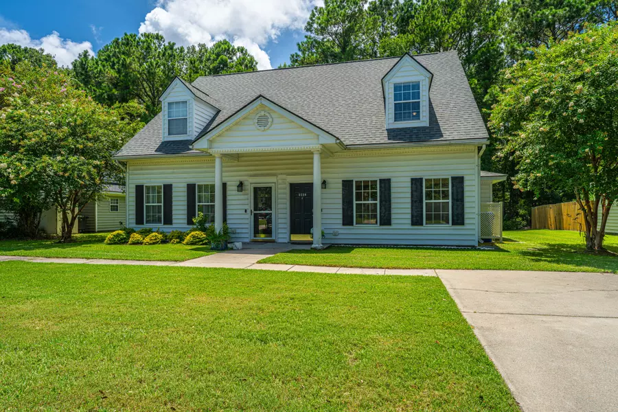 2220 Kings Gate Ln, Mount Pleasant, SC 29466