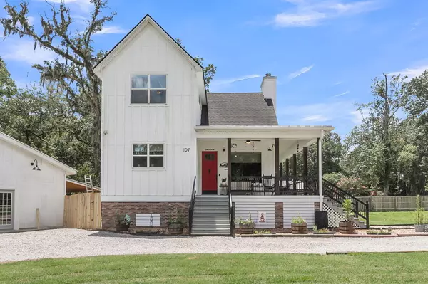 107 Nesmith Ln, Ridgeville, SC 29472