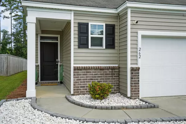 Summerville, SC 29486,262 N Light Way