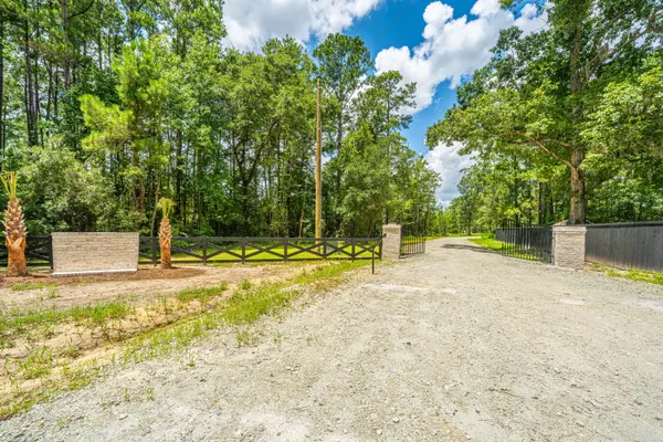 Summerville, SC 29486,005 Southern Acres Ln