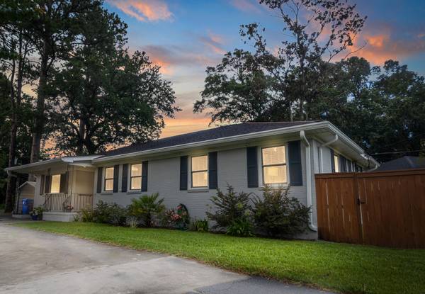 1361 Coosaw Dr, Charleston, SC 29407
